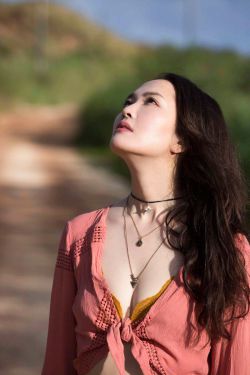 吴艳妮12秒86强势夺冠